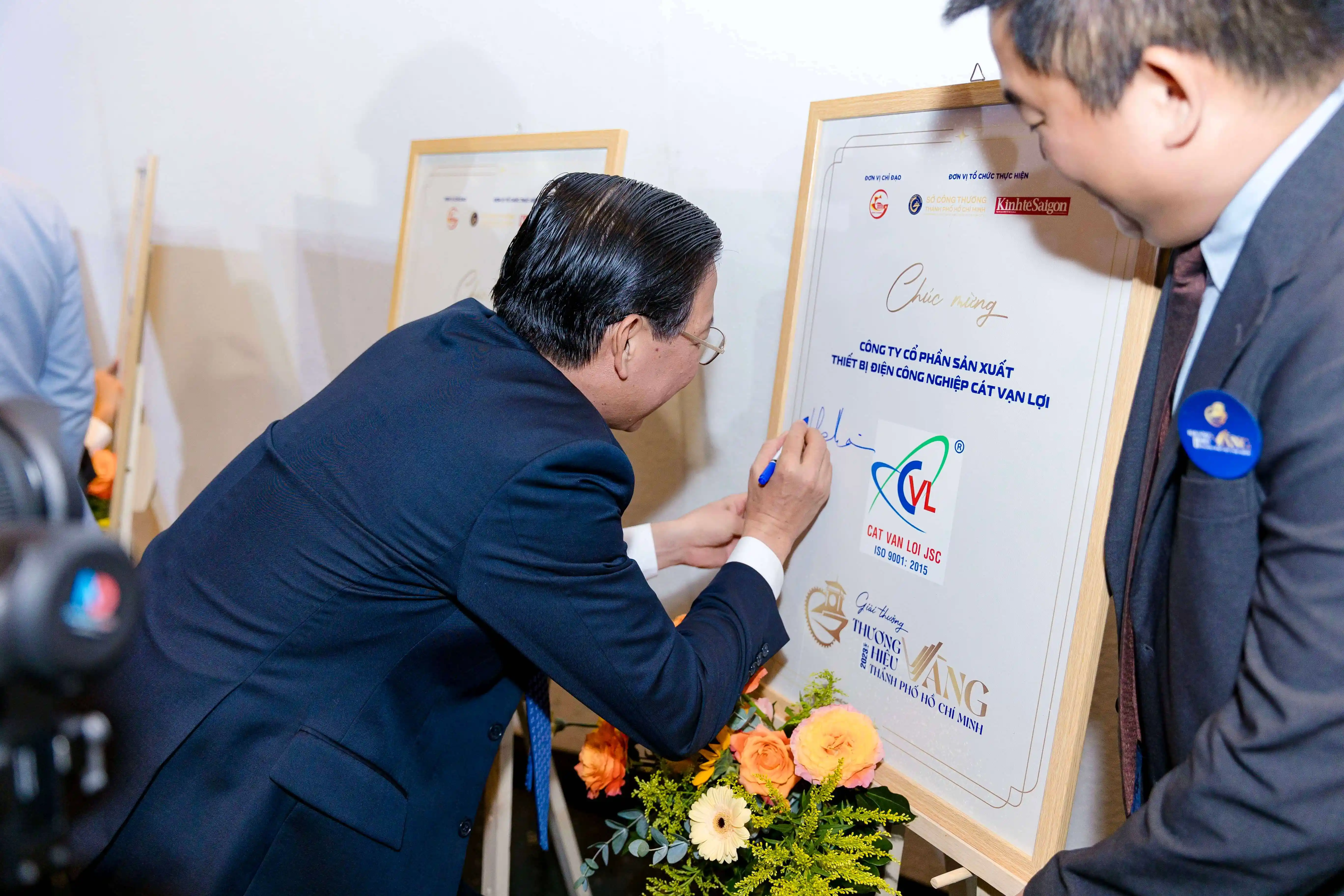 Cat Van Loi won the Golden Brand award for the second time